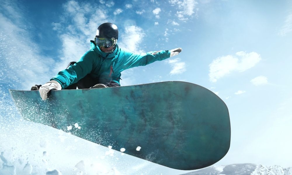 What You Should Wear To Keep Warm While Snowboarding – Hot Chillys