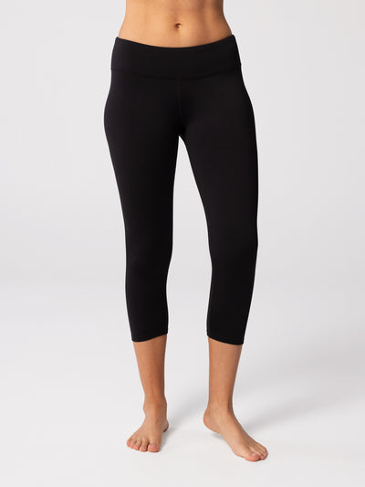 Woman wearing Hot Chillys Deluxe Tech capri base layer in black